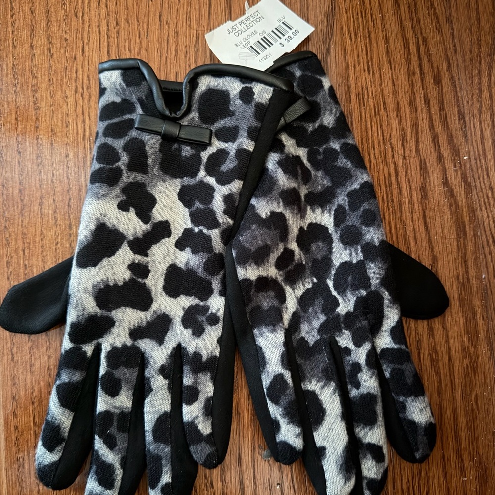 J Society- Leopard Print Women's Gloves - NEW with tags